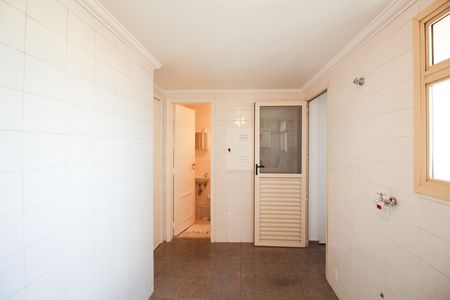 Apartamento à venda com 157m², 3 quartos e 3 vagas Apartamento à venda com 157m², 3 quartos e 3 vagasÁrea de serviço