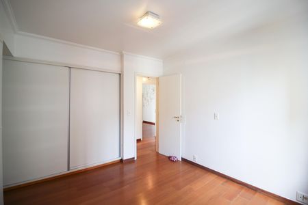 Apartamento à venda com 157m², 3 quartos e 3 vagas Apartamento à venda com 157m², 3 quartos e 3 vagasSuíte
