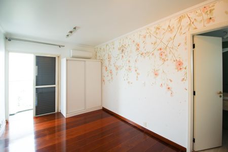 Apartamento à venda com 157m², 3 quartos e 3 vagas Apartamento à venda com 157m², 3 quartos e 3 vagasSuíte 3