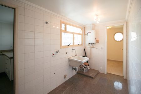 Apartamento à venda com 157m², 3 quartos e 3 vagas Apartamento à venda com 157m², 3 quartos e 3 vagasÁrea de serviço
