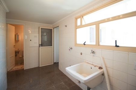 Apartamento à venda com 157m², 3 quartos e 3 vagas Apartamento à venda com 157m², 3 quartos e 3 vagasÁrea de serviço