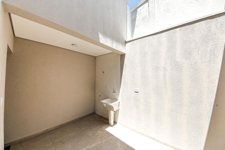 Casa à venda com 77m², 3 quartos e 1 vagaÁrea de Serviço