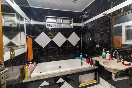 Casa para alugar com 240m², 3 quartos e 2 vagasBanheiro 1