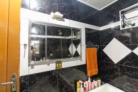 Casa para alugar com 240m², 3 quartos e 2 vagasBanheiro 1