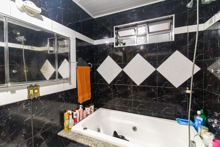 Casa para alugar com 240m², 3 quartos e 2 vagasBanheiro 1