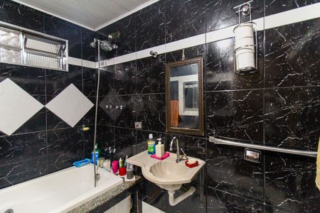 Casa para alugar com 240m², 3 quartos e 2 vagasBanheiro 1