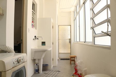 Apartamento para alugar com 202m², 4 quartos e 1 vagaÁrea de Serviço