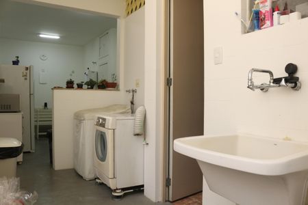 Apartamento para alugar com 202m², 4 quartos e 1 vagaÁrea de Serviço