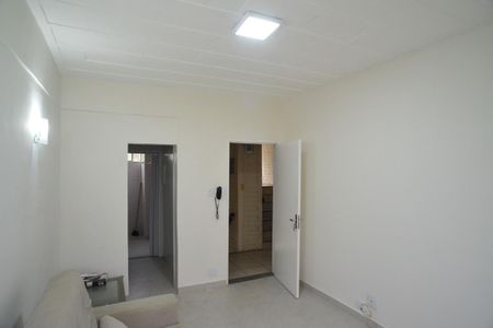 Sala de kitnet/studio para alugar com 1 quarto, 42m² em Barra da Tijuca, Rio de Janeiro