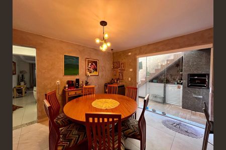 Casa à venda com 3 quartos, 249m² em Eldorado, Diadema