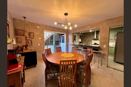 Casa à venda com 3 quartos, 249m² em Eldorado, Diadema