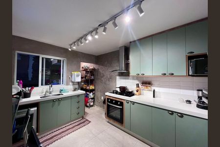 Casa à venda com 3 quartos, 249m² em Eldorado, Diadema