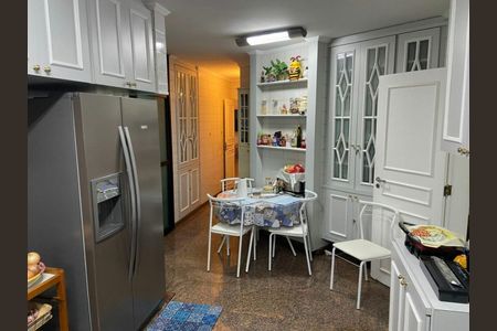 Apartamento à venda com 221m², 3 quartos e 4 vagas