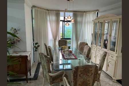 Apartamento à venda com 221m², 3 quartos e 4 vagas