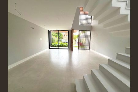 Casa à venda com 4 quartos, 350m² em Barra da Tijuca, Rio de Janeiro