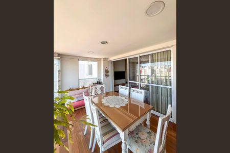 Apartamento para alugar com 134m², 4 quartos e 2 vagasVaranda