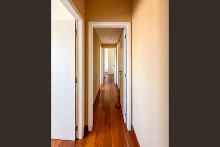 Apartamento para alugar com 134m², 4 quartos e 2 vagasCorredor 