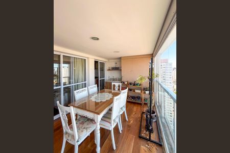 Apartamento para alugar com 134m², 4 quartos e 2 vagasVaranda