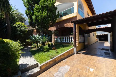 Casa para alugar com 330m², 3 quartos e 5 vagas Casa para alugar com 330m², 3 quartos e 5 vagasEntrada