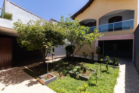 Casa para alugar com 330m², 3 quartos e 5 vagas Casa para alugar com 330m², 3 quartos e 5 vagasQuintal