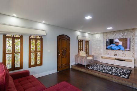 Casa para alugar com 330m², 3 quartos e 5 vagas Casa para alugar com 330m², 3 quartos e 5 vagasSala