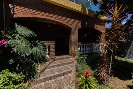 Casa para alugar com 330m², 3 quartos e 5 vagas Casa para alugar com 330m², 3 quartos e 5 vagasEntrada