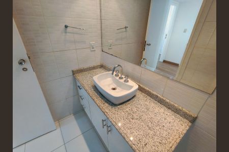 Apartamento à venda com 90m², 3 quartos e 1 vaga Apartamento à venda com 90m², 3 quartos e 1 vagaBanheiro Corredor