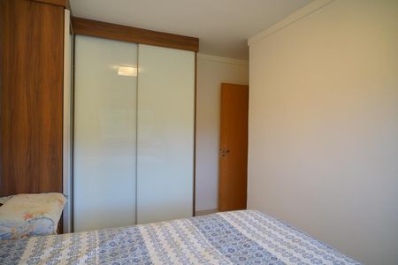 Quarto 2 de apartamento à venda com 1 quarto, 52m² em Jardim Carvalho, Porto Alegre