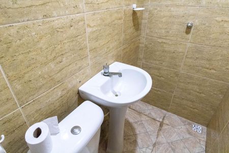 Banheiro de kitnet/studio para alugar com 1 quarto, 22m² em Campo Grande, Rio de Janeiro