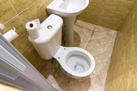 Banheiro de kitnet/studio para alugar com 1 quarto, 22m² em Campo Grande, Rio de Janeiro