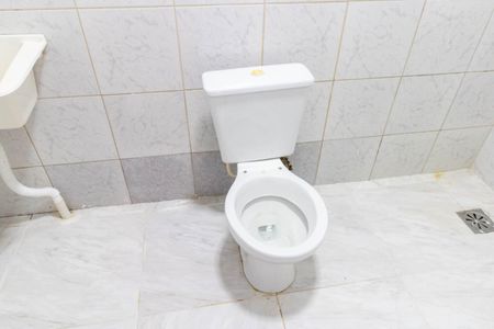 Banheiro de kitnet/studio para alugar com 1 quarto, 16m² em Campo Grande, Rio de Janeiro