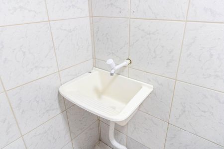 Banheiro de kitnet/studio para alugar com 1 quarto, 16m² em Campo Grande, Rio de Janeiro