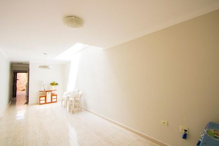 Casa à venda com 110m², 3 quartos e 2 vagasSala