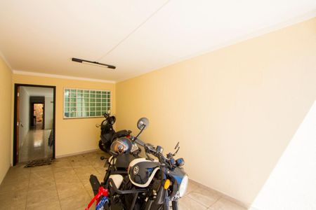 Casa à venda com 110m², 3 quartos e 2 vagasGaragem