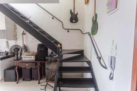 Apartamento à venda com 130m², 4 quartos e 1 vaga Apartamento à venda com 130m², 4 quartos e 1 vagaEscada de Acesso a Cobertura