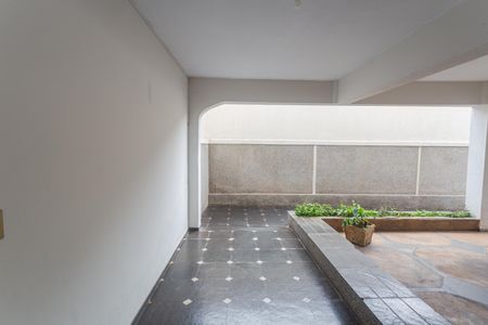 Apartamento à venda com 130m², 4 quartos e 1 vaga Apartamento à venda com 130m², 4 quartos e 1 vagaHall de entrada