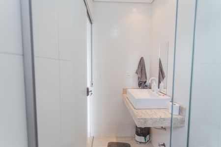 Apartamento à venda com 130m², 4 quartos e 1 vaga Apartamento à venda com 130m², 4 quartos e 1 vagaBanheiro da Suíte na Cobertura