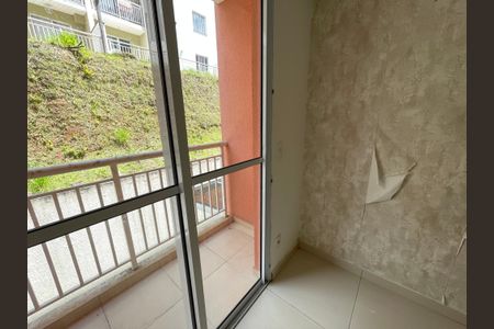 Sala de apartamento para alugar com 2 quartos, 48m² em Lajeado, Cotia