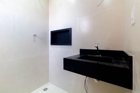 Casa à venda com 80m², 2 quartos e 2 vagas Casa à venda com 80m², 2 quartos e 2 vagasBanheiro da Suíte