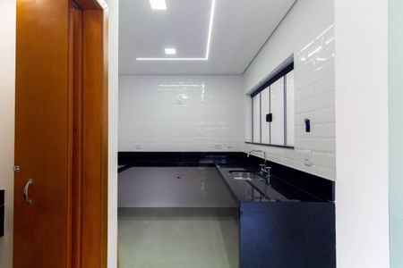 Casa à venda com 80m², 2 quartos e 2 vagas Casa à venda com 80m², 2 quartos e 2 vagasCozinha