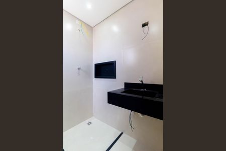 Casa à venda com 80m², 2 quartos e 2 vagas Casa à venda com 80m², 2 quartos e 2 vagasBanheiro da Suíte