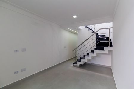 Casa à venda com 80m², 2 quartos e 2 vagasSala