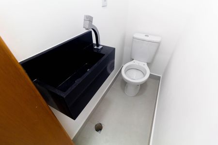 Casa à venda com 80m², 2 quartos e 2 vagasLavabo