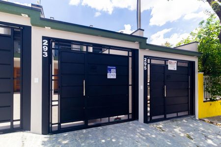 Casa à venda com 80m², 2 quartos e 2 vagasFachada