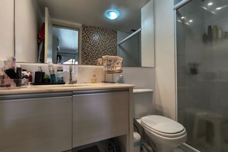 Apartamento à venda com 80m², 2 quartos e 1 vaga Apartamento à venda com 80m², 2 quartos e 1 vagaBanheiro da Suíte 1