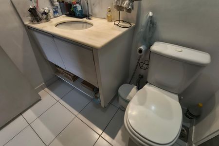 Apartamento à venda com 80m², 2 quartos e 1 vaga Apartamento à venda com 80m², 2 quartos e 1 vagaBanheiro da Suíte 1