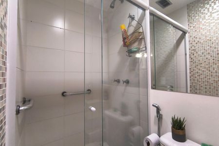 Apartamento à venda com 80m², 2 quartos e 1 vaga Apartamento à venda com 80m², 2 quartos e 1 vagaBanheiro Social