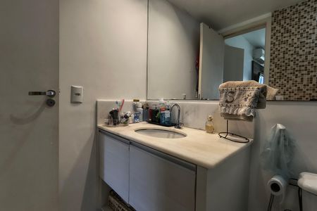 Apartamento à venda com 80m², 2 quartos e 1 vaga Apartamento à venda com 80m², 2 quartos e 1 vagaBanheiro da Suíte 1