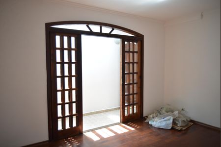 Casa para alugar com 154m², 3 quartos e 2 vagasSala