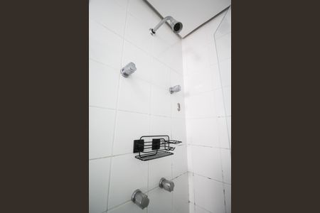 Banheiro de kitnet/studio para alugar com 1 quarto, 35m² em Vila Uberabinha, São Paulo